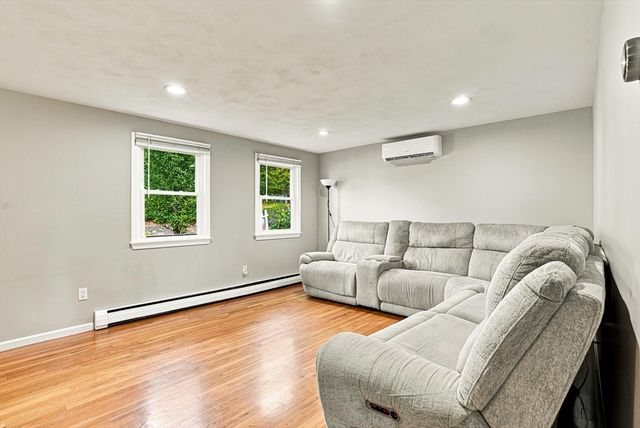 31 Lexington Road, Shrewsbury, MA 01545