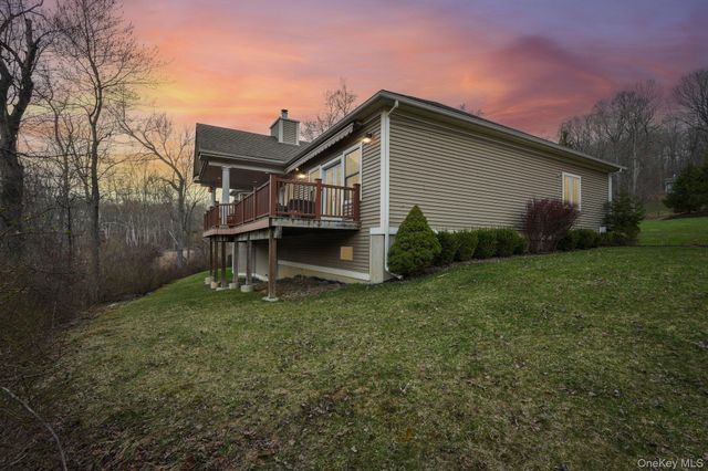 21 Old Quaker Hill Road, Monroe, NY 10950
