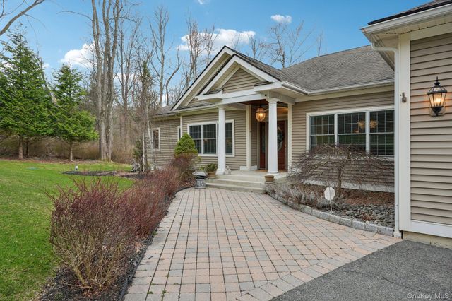 21 Old Quaker Hill Road, Monroe, NY 10950