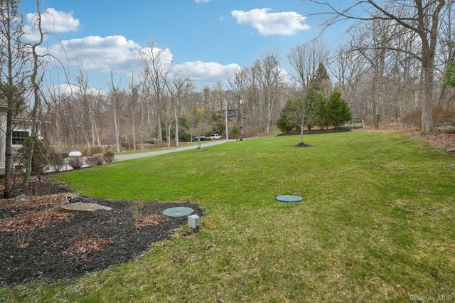 21 Old Quaker Hill Road, Monroe, NY 10950