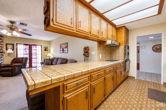 7809 Carol Sue Court, Bakersfield, CA 93308