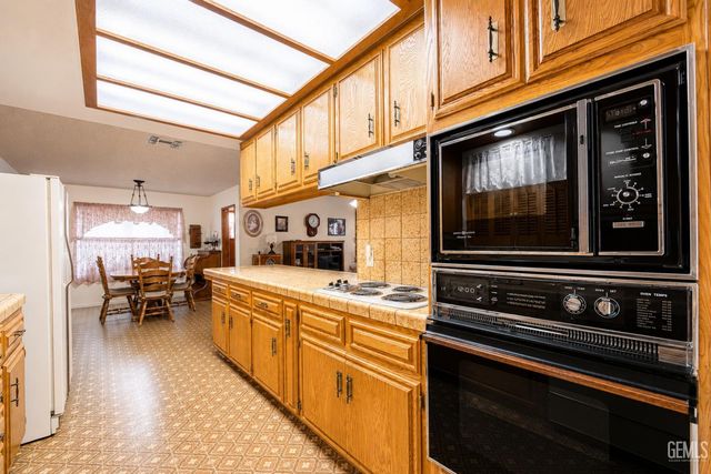 7809 Carol Sue Court, Bakersfield, CA 93308