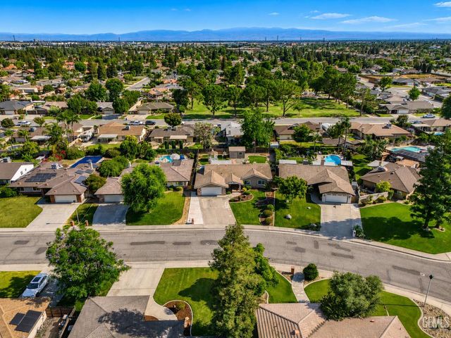 7809 Carol Sue Court, Bakersfield, CA 93308