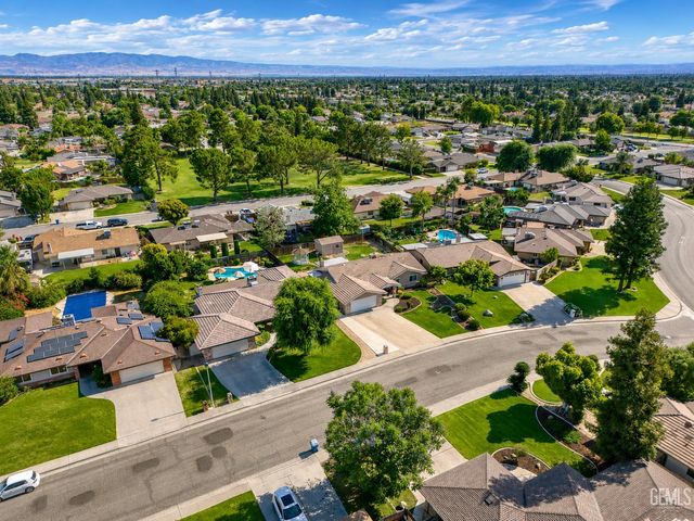 7809 Carol Sue Court, Bakersfield, CA 93308