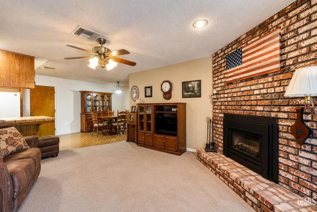 7809 Carol Sue Court, Bakersfield, CA 93308