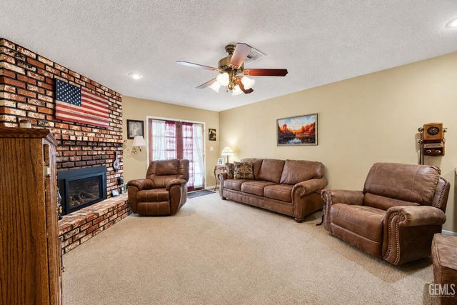 7809 Carol Sue Court, Bakersfield, CA 93308