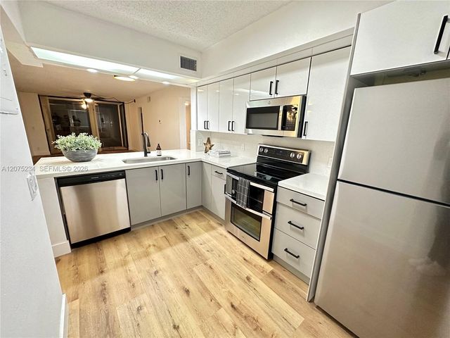 202 Lake Pointe Drive 104, Oakland Park, FL 33309