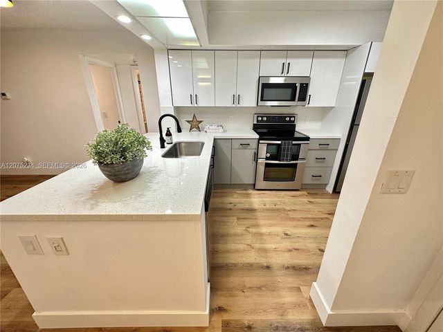 202 Lake Pointe Drive 104, Oakland Park, FL 33309
