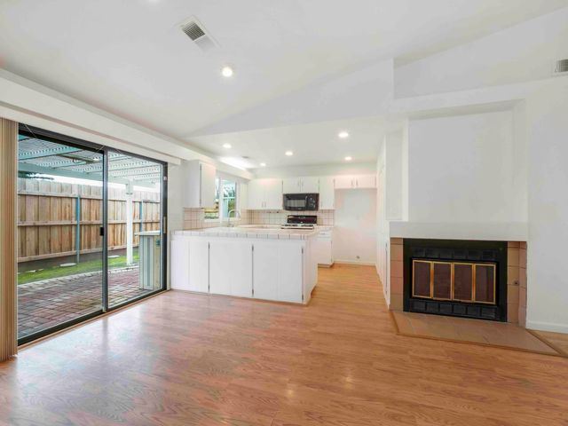 1507 E Vassar Drive, Visalia, CA 93292