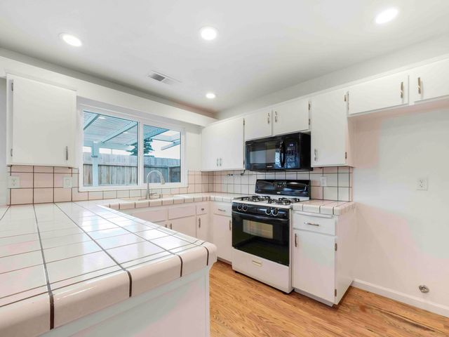 1507 E Vassar Drive, Visalia, CA 93292