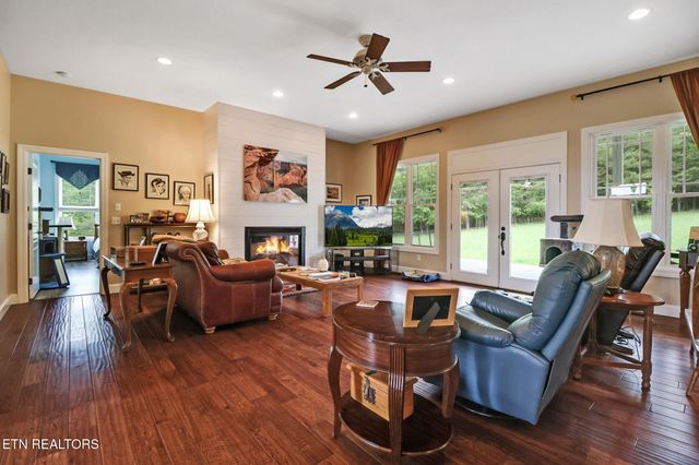 853 Obed River Rd, Crossville, TN 38555