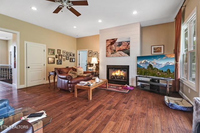 853 Obed River Rd, Crossville, TN 38555