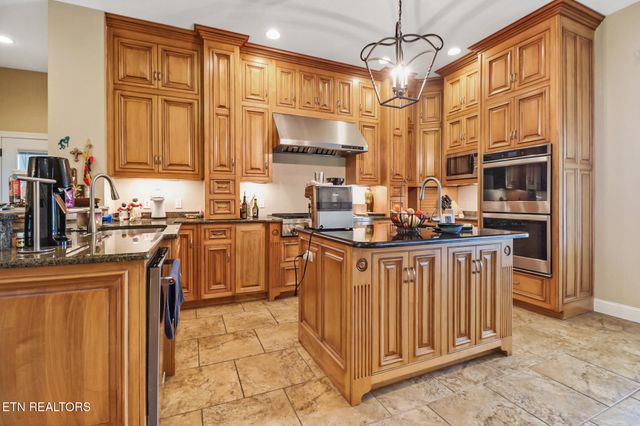 853 Obed River Rd, Crossville, TN 38555