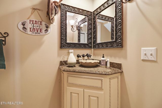 853 Obed River Rd, Crossville, TN 38555