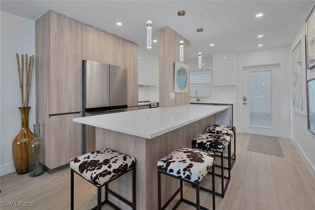 670 Broad AVE S J670, Naples, FL 34102