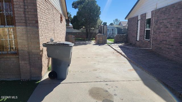 11960 King Guard Drive, El Paso, TX 79936