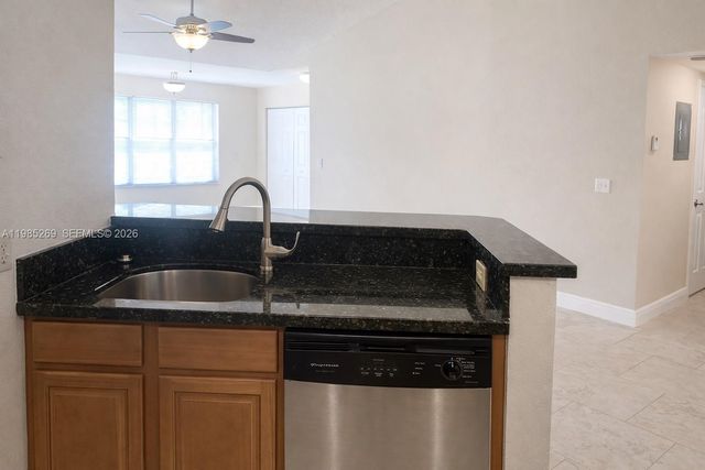 3410 N Pinewalk Dr N 827, Margate, FL 33063