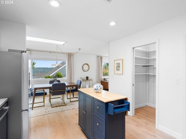2043 CANEMAH St, West Linn, OR 97068