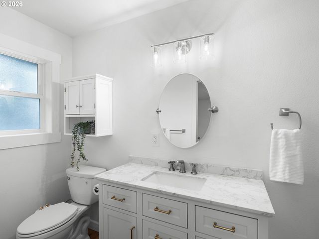 2043 CANEMAH St, West Linn, OR 97068