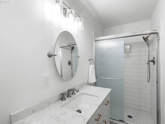 2043 CANEMAH St, West Linn, OR 97068