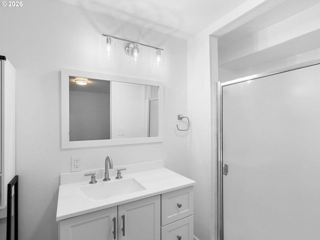 2043 CANEMAH St, West Linn, OR 97068