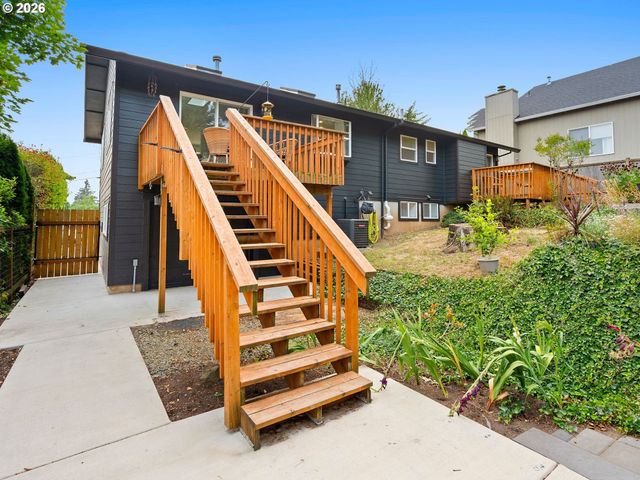 2043 CANEMAH St, West Linn, OR 97068