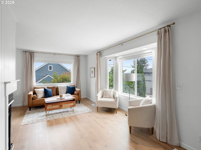 2043 CANEMAH St, West Linn, OR 97068