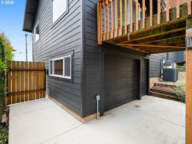 2043 CANEMAH St, West Linn, OR 97068