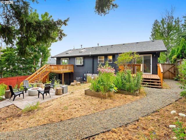 2043 CANEMAH St, West Linn, OR 97068