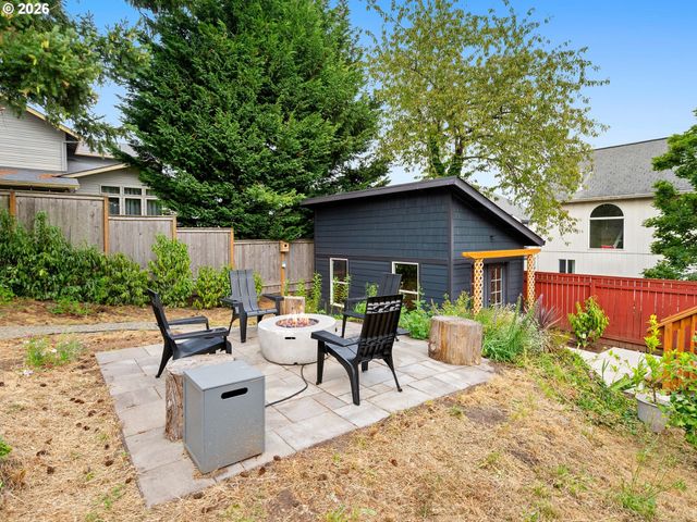 2043 CANEMAH St, West Linn, OR 97068
