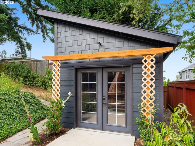 2043 CANEMAH St, West Linn, OR 97068