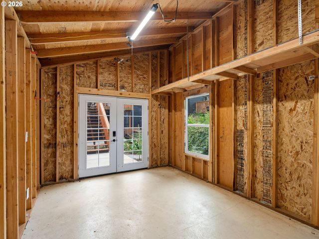 2043 CANEMAH St, West Linn, OR 97068