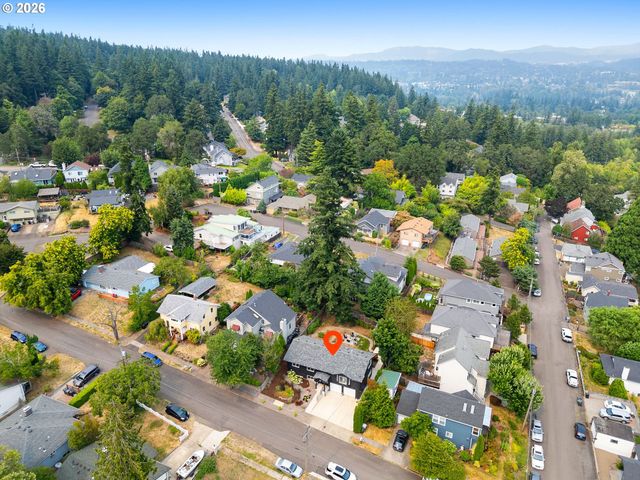 2043 CANEMAH St, West Linn, OR 97068