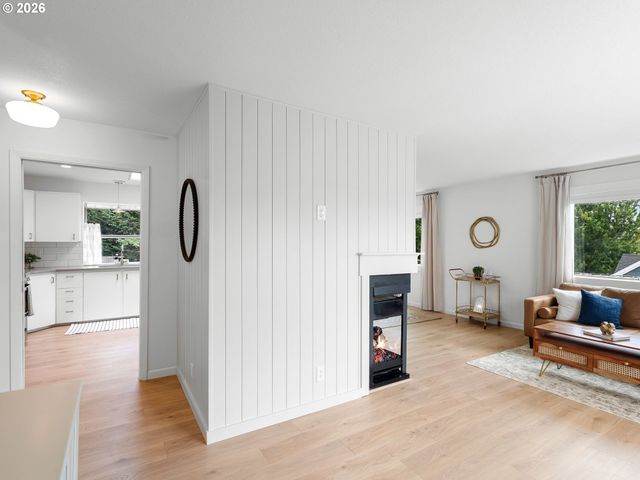 2043 CANEMAH St, West Linn, OR 97068