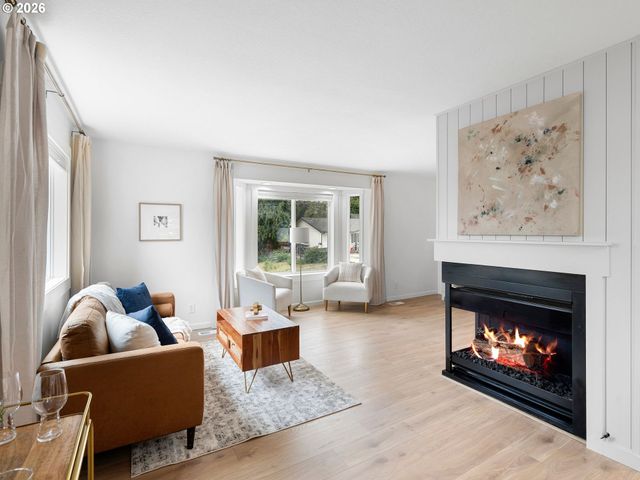 2043 CANEMAH St, West Linn, OR 97068