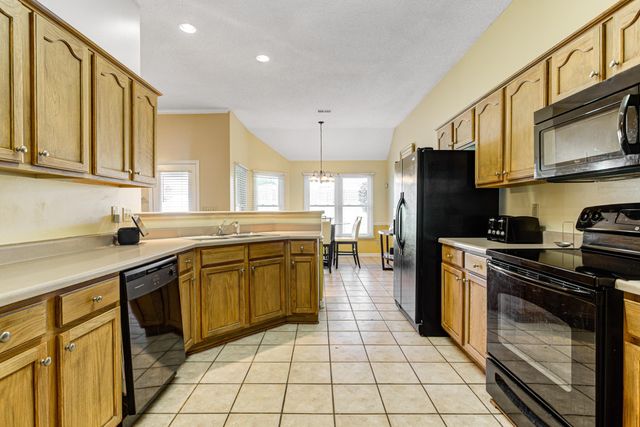 1313 HIDDEN RIDGE LN, Cordova, TN 38016