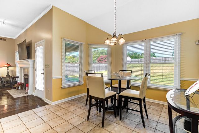 1313 HIDDEN RIDGE LN, Cordova, TN 38016