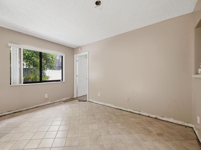 5088 NW 5TH Street, Delray Beach, FL 33445
