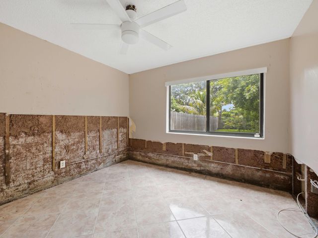 5088 NW 5TH Street, Delray Beach, FL 33445