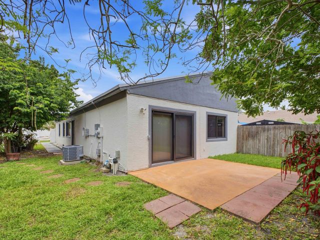 5088 NW 5TH Street, Delray Beach, FL 33445