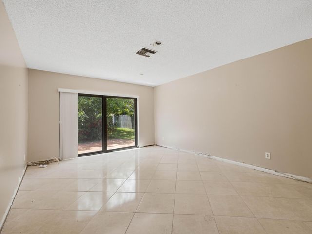 5088 NW 5TH Street, Delray Beach, FL 33445