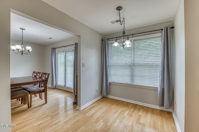 1725 West Lakeview Drive, 27, Johnson City, TN 37601