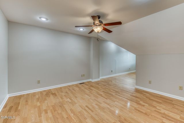 1725 West Lakeview Drive, 27, Johnson City, TN 37601