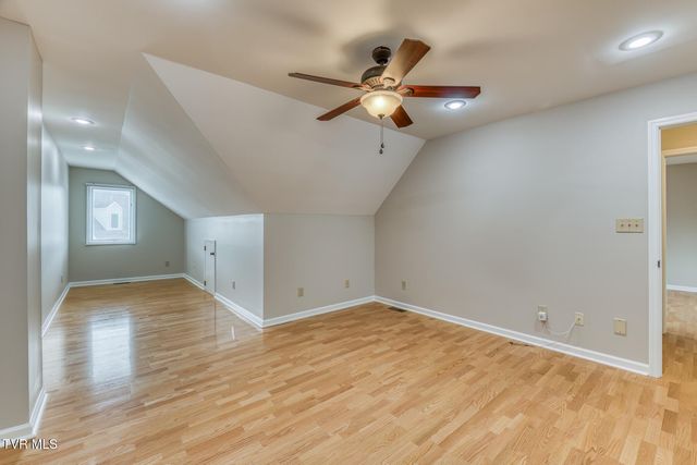 1725 West Lakeview Drive, 27, Johnson City, TN 37601