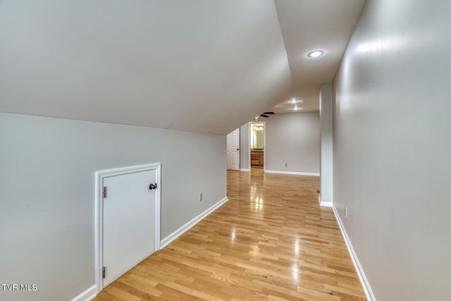 1725 West Lakeview Drive, 27, Johnson City, TN 37601