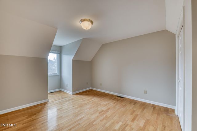 1725 West Lakeview Drive, 27, Johnson City, TN 37601