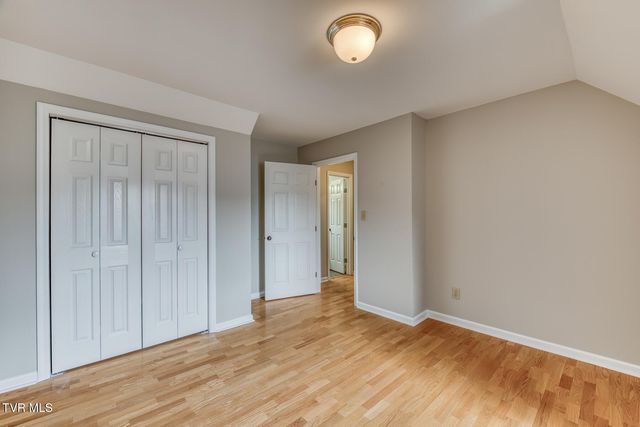 1725 West Lakeview Drive, 27, Johnson City, TN 37601