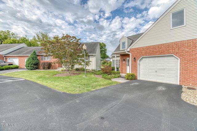 1725 West Lakeview Drive, 27, Johnson City, TN 37601