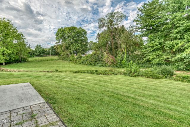 1725 West Lakeview Drive, 27, Johnson City, TN 37601