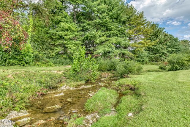 1725 West Lakeview Drive, 27, Johnson City, TN 37601